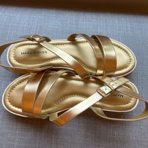 Like New Marc Fisher Gold Platform Wedges